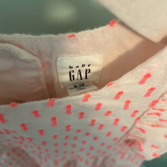 Baby Gap Ruffled Romper - Picture 4 of 7